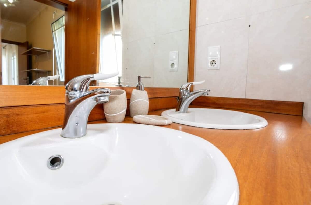 Baño luminoso de Park House